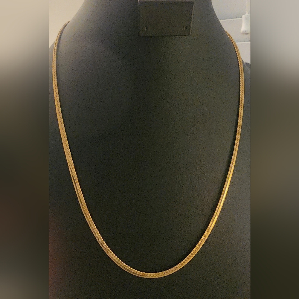 Elegant Gold Tone Necklace
